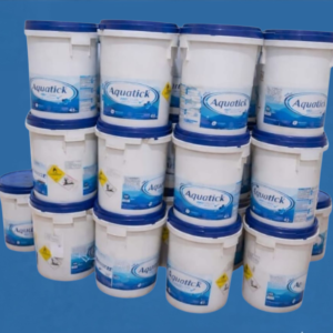 كلور حبيبات Aquatick بتركيز 65–70٪ لمعالجة مياه حمامات السباحة في مصر